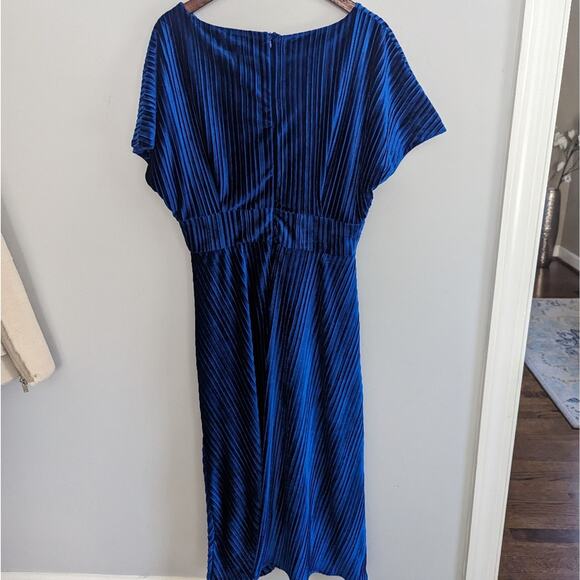 Alexia Admor Veronica Pleated Boatneck Velvet Large Cocktail Holiday 8 Medium - Picture 2 of 6